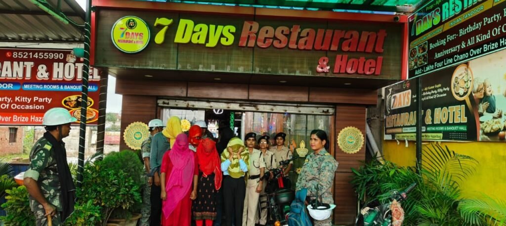 हजारीबाग में हाईप्रोफाइल सेक्स रैकेट का भंडाफोड़…23 अरेस्ट