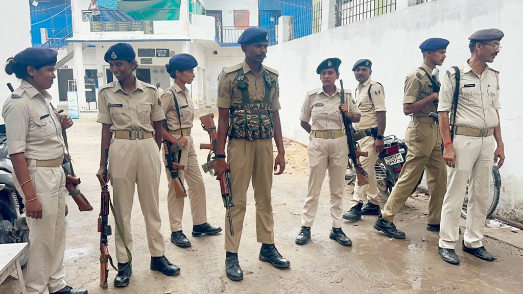 सीवान में उत्पाद निरीक्षक पर EOU छापेमारी: करोड़ों की आय से अधिक संपत्ति का खुलासा ईओयू छापेमारी