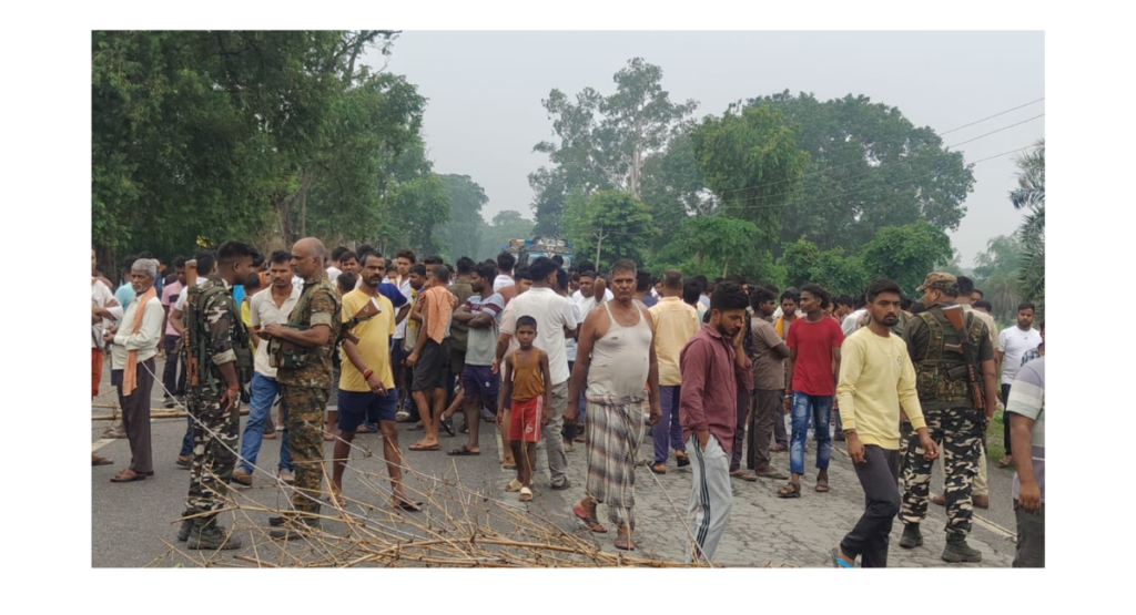 एनएच-22 किनारे संदिग्ध हालात में युवक का शव मिलने से सनसनी, हत्या की आशंका पर सड़क जाम