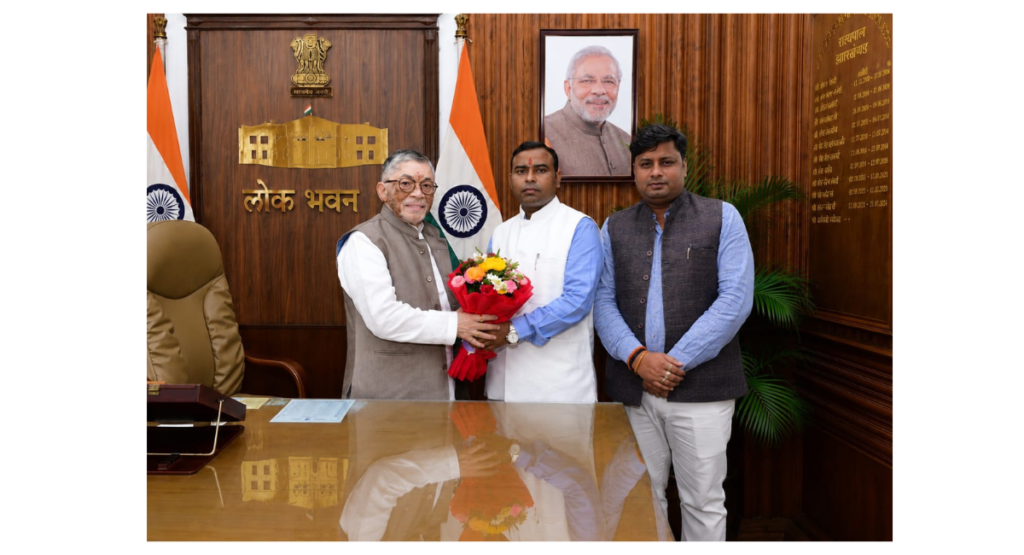 झारखंड पुलिस चतुर्थवर्गीय कर्मचारी संघ के केंद्रीय मंत्रिमंडल ने की राज्यपाल संतोष गंगवार से शिष्टाचार मुलाकात और सौंपा ज्ञापन