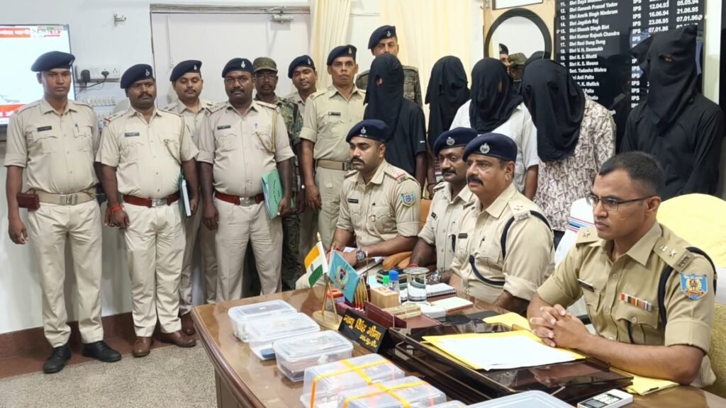 बोकारो पुलिस को बड़ी कामयाबी: महिलाओं को निशाना बनाने वाले अंतरराज्यीय ‘चेन छिनतई गिरोह’ का भंडाफोड़ चेन छिनतई गिरोह