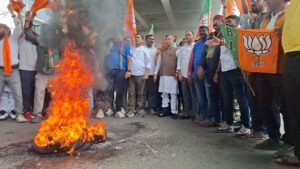 छात्रों पर लाठीचार्ज के विरोध में झारखंड बंद, पिस्का नगड़ी से रातू रोड-हरमू तक सड़कों पर उतरे BJP कार्यकर्ता