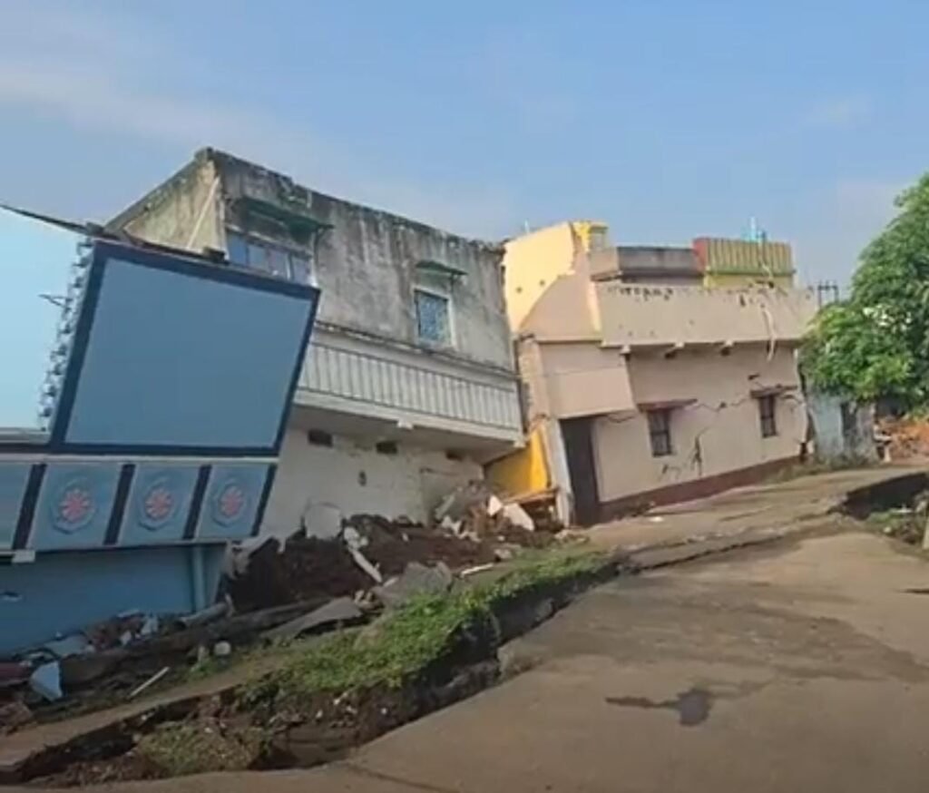 धनबाद के छाताबाद में फिर धंसी जमीन, 48 घंटे के भीतर दूसरी बड़ी घटना