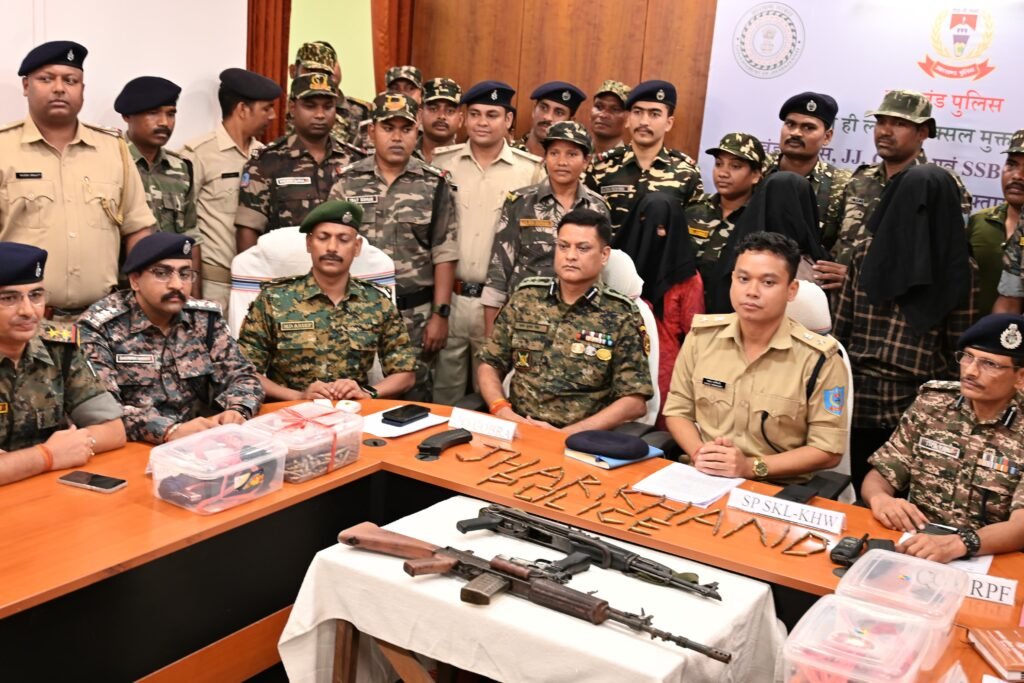 सरायकेला-खरसावां में सुरक्षाबलों की बड़ी कार्रवाई: तीन हार्डकोर माओवादी गिरफ्तार