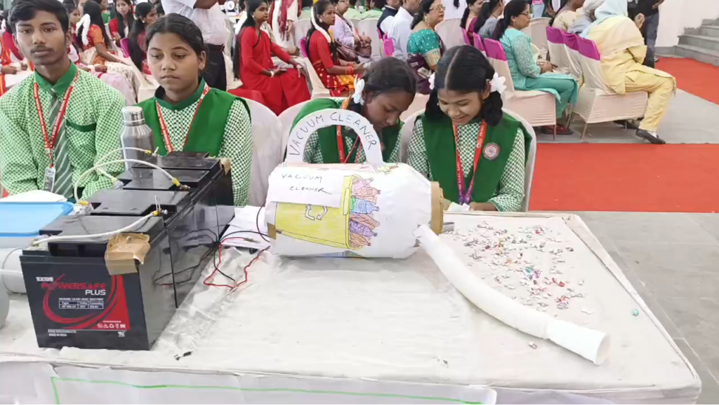 रांची जिला स्कूल में ‘विकसित भारत’ थीम पर छात्रों ने दिखाई प्रतिभा