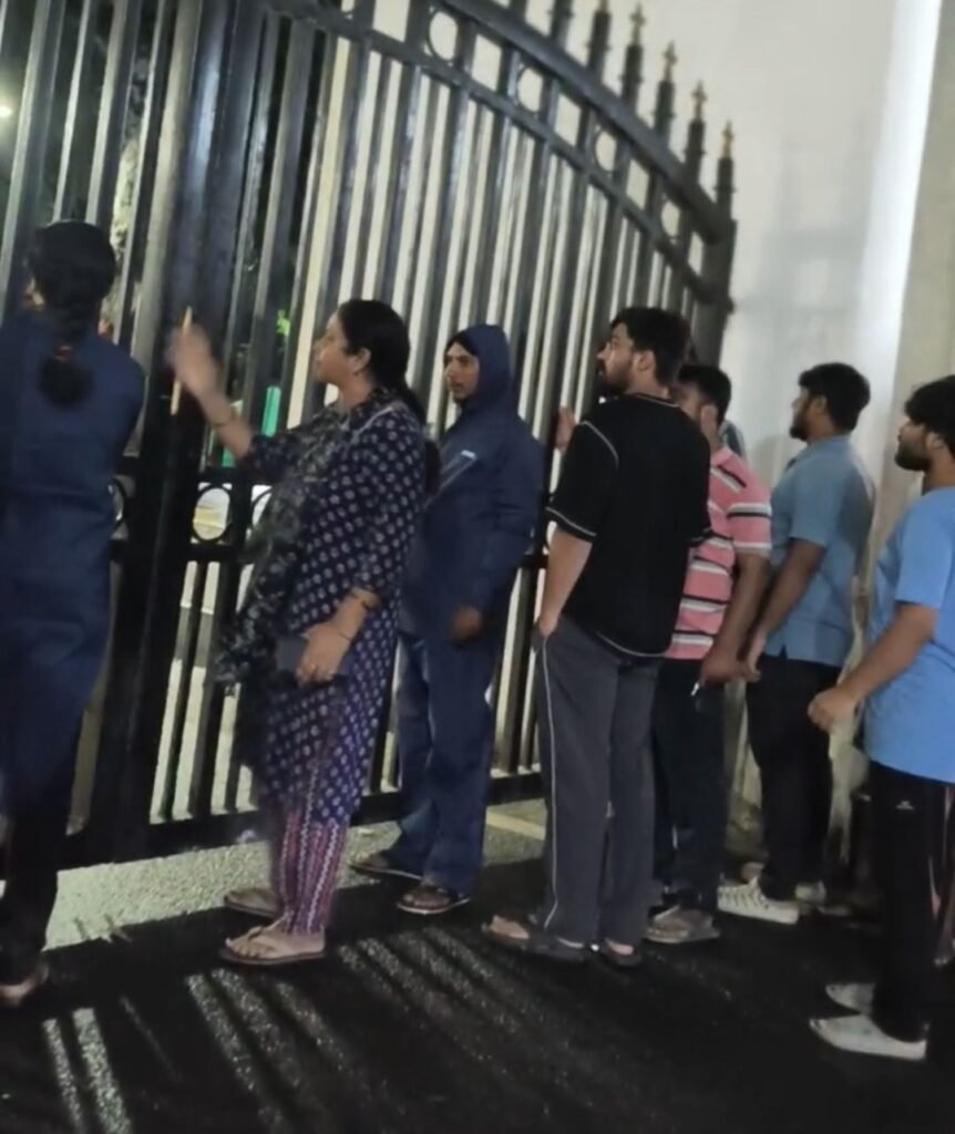 नौकरी बचाने की मांग लेकर प्रोजेक्ट भवन पहुंचे JSSC-CGL चयनित, 300 से ज्यादा कर्मचारी मंत्रालय में मौजूद