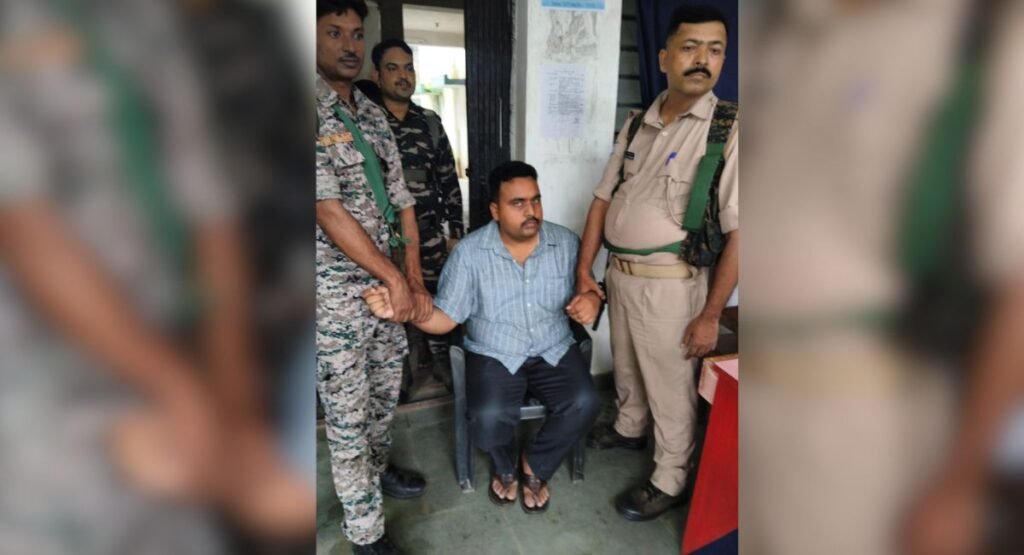 NDPS केस से नाम हटाने के लिए 20 हजार की रिश्वत मांगने का आरोप, 15 हजार लेते बंदगांव थाना प्रभारी मनीष कुमार रंगे हाथ गिरफ्तार