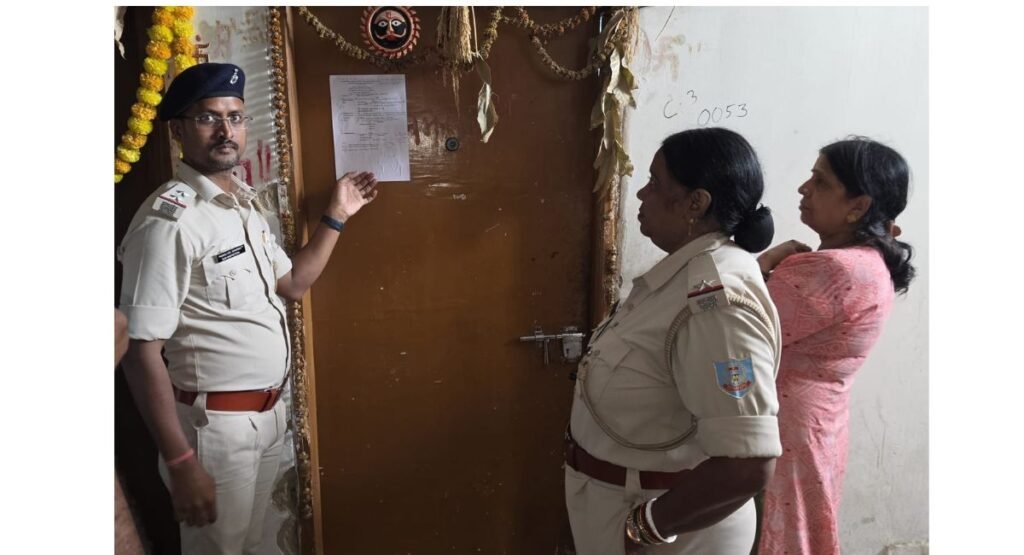 प्रिंस खान गिरोह पर रांची पुलिस का शिकंजा तेज, फरार गुर्गे राणा राहुल सिंह के घर चिपकाया इश्तहार