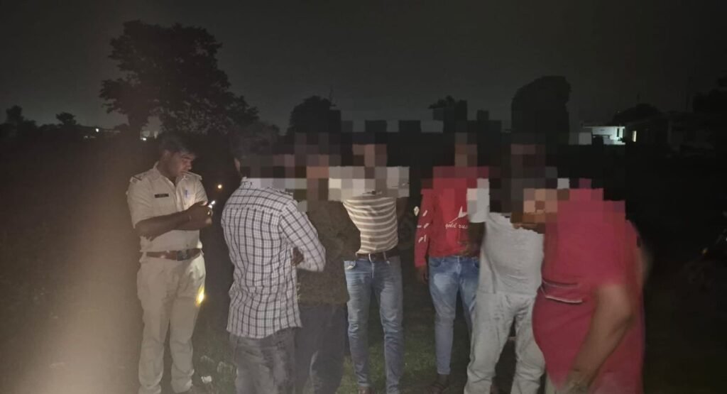 हज़ारीबाग में मनचलों पर पुलिस का बड़ा एक्शन, 93 ठिकानों पर छापेमारी; 54 युवक पकड़े गए