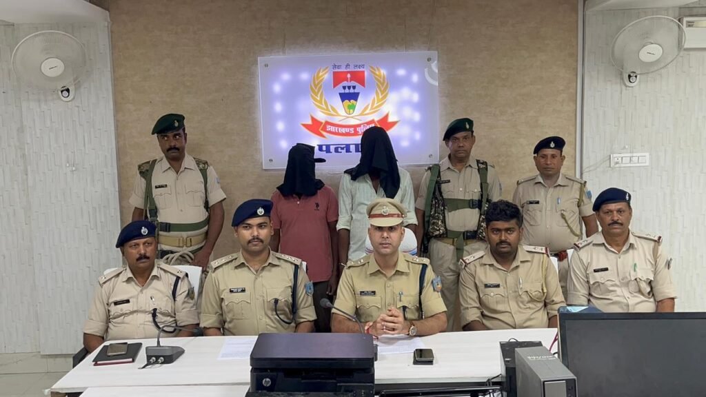 पूर्व जिला परिषद सदस्य निकला सरकारी दफ्तरों का ‘चोर’! साले के साथ मिलकर करता था चोरी, 50 लाख का सामान बरामद