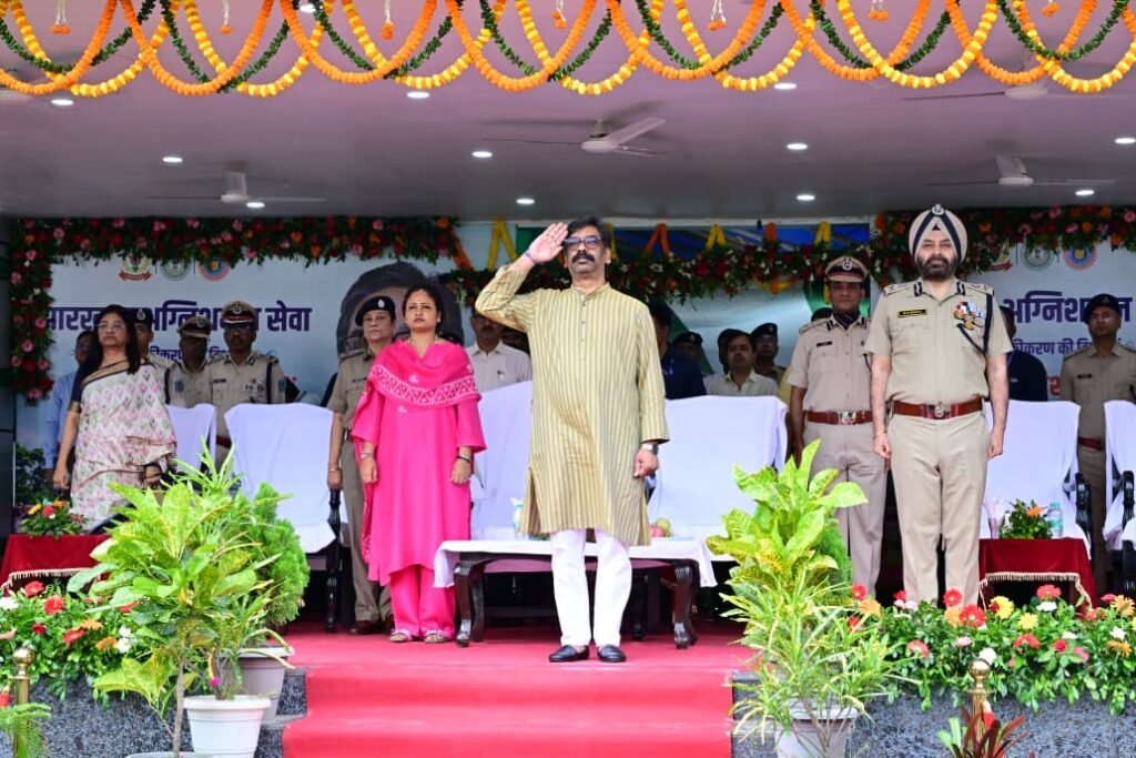 झारखंड की दमकल सेवा हुई हाईटेक, 58 अत्याधुनिक मिनी वाटर टेंडर को CM हेमंत सोरेन ने दिखाई हरी झंडी