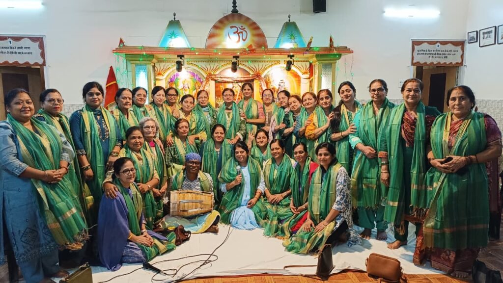 सावन विशेष अमृतवाणी पाठ में भक्ति में डूबीं महिलाएं, शिव भजनों से गूंजा पंजाबी भवन