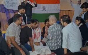 आंदोलनकारियों को मिला  ‘आरम्भ है प्रचंड’ से ‘जीत की हवस नहीं’  तक का ज्ञान