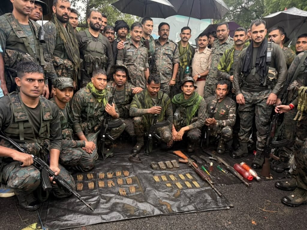 पूर्वी सिंहभूम में माओवादी ठिकानों पर सर्च ऑपरेशन, INSAS और AKM समेत हथियार-गोला बारूद बरामद