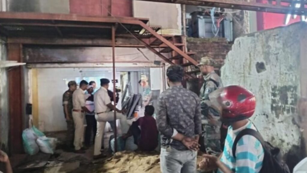 राँची के लालपुर में निर्माणाधीन मकान की दीवार ढही, मजदूर की मौत; मुआवजे को लेकर बवाल, ठेकेदार फरार राँची