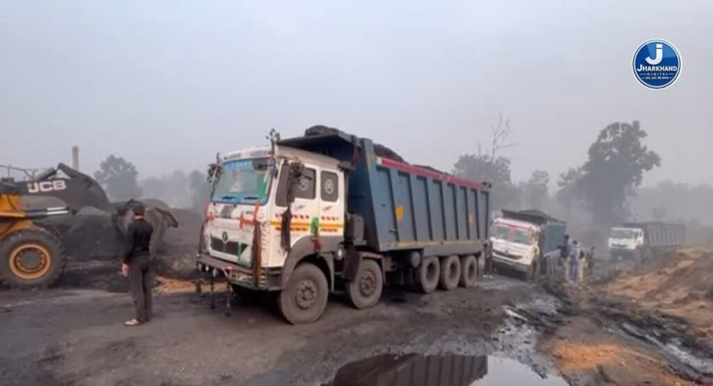 कोयला गाड़ियों से परेशान बालूमाथ के लोग, 24 सितंबर से अनिश्चितकालीन सड़क जाम का अल्टीमेटम
