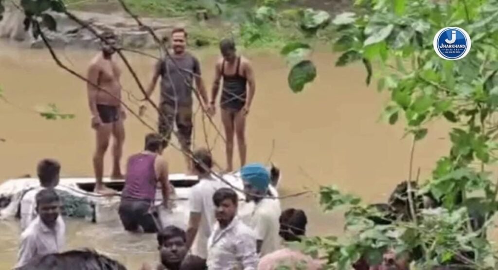 मां बगलामुखी के दर्शन से पहले काल बन गया बरसाती नाला, कार बहने से 8 श्रद्धालुओं की मौत