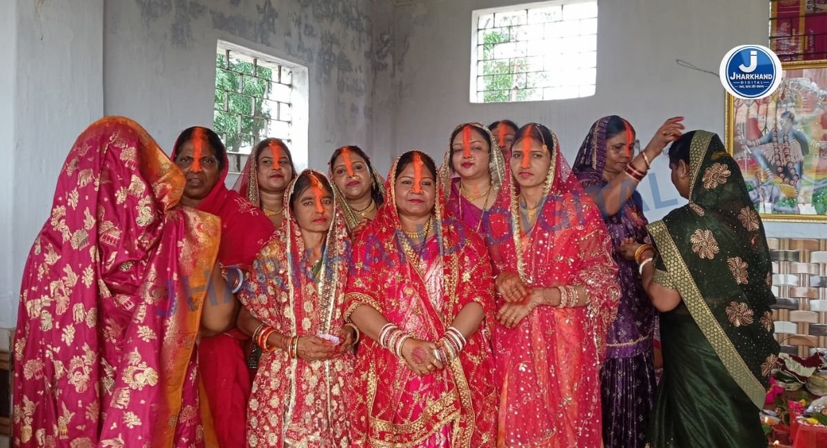 तीज की चूड़ियों से लेकर गणपति बप्पा की मूर्तियों तक, एक साथ दिखा दो त्योहारों का रंग