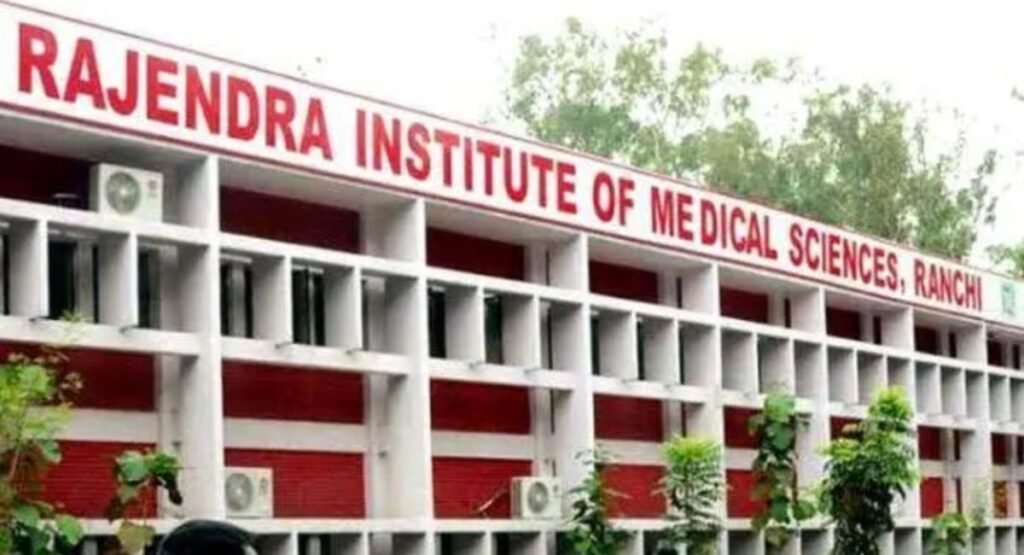 RIMS में बायोमेट्रिक हाजिरी पर बवाल, जूनियर डॉक्टरों ने डीन को लिखा विरोध पत्र