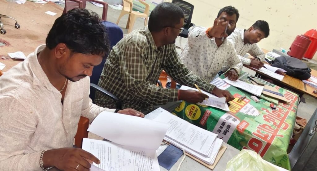 कटकमसांडी अंचल कार्यालय में देर रात तक काम, सुरक्षा व्यवस्था नदारद — कर्मचारियों की जान जोखिम में अंचल