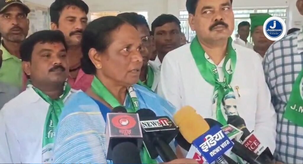 MMDR संशोधन के विरोध में झामुमो का प्रदर्शन, सांसद जोबा मांझी ने केंद्र सरकार पर साधा निशाना