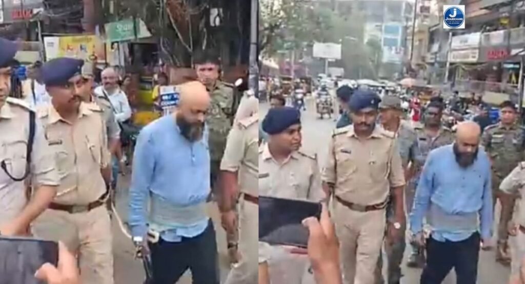 गैंगस्टर प्रिंस खान के भाई को पुलिस ने हथकड़ी लगाकर घुमाया सड़कों पर