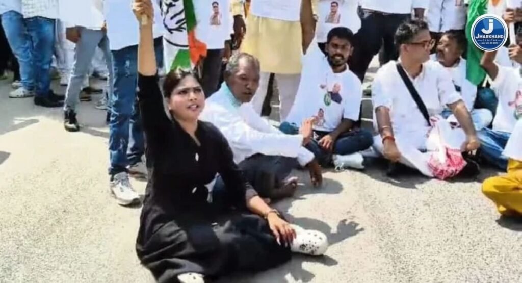 रांची में कांग्रेस का निर्वाचन आयोग कार्यालय घेराव, SIR और वोटर लिस्ट को लेकर उठाए सवाल
