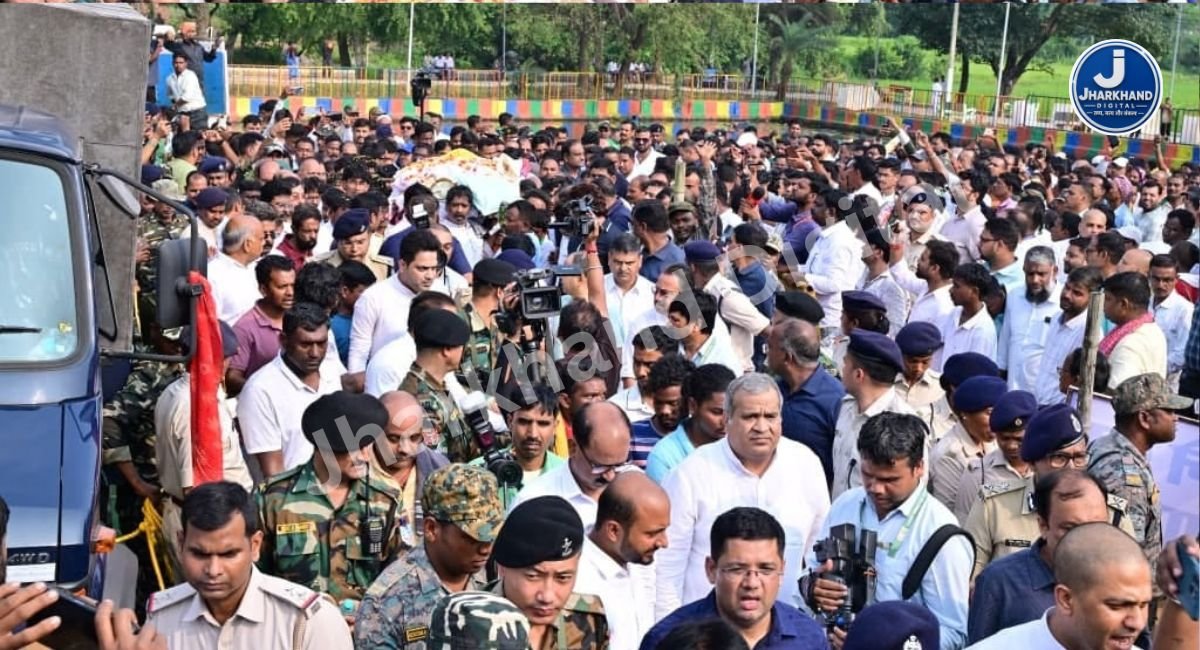 नेमरा गांव में हो रहा हेमंत सोरेन की मां का अंतिम संस्कार, 14 महीने बाद फिर उसी जगह जुटा जनसैलाब