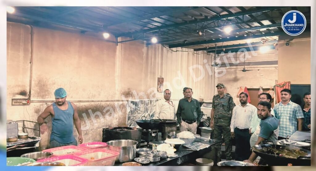 लोगो की जान के साथ हो रहा था खिलवाड़ , SDM और फूड सेफ्टी टीम की छापेमारी में खुली पोल