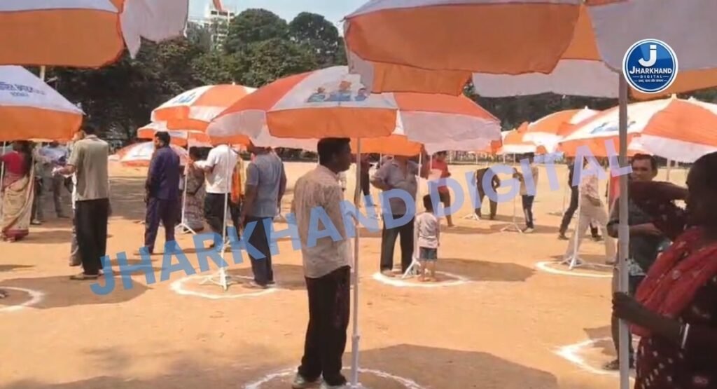रांची में रेहड़ी-पटरी दुकानदारों को मिले कैनोपी अम्ब्रेला, बारिश-धूप से मिलेगी राहत