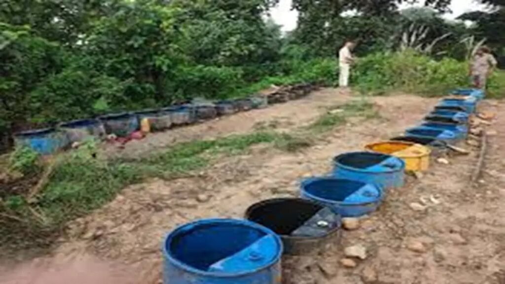 रांची में अवैध महुआ शराब के खिलाफ छापेमारी…62 लीटर शराब किए गए जब्त, तीन हिरासत में