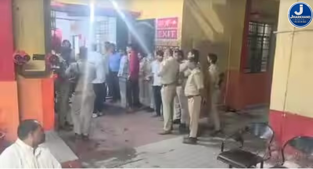 बलरामपुर में दुर्गा पंडाल के बाहर भीषण हादसा, तेज रफ्तार कार ने 8 लोगों को रौंदा; 3 की मौत, 5 गंभीर