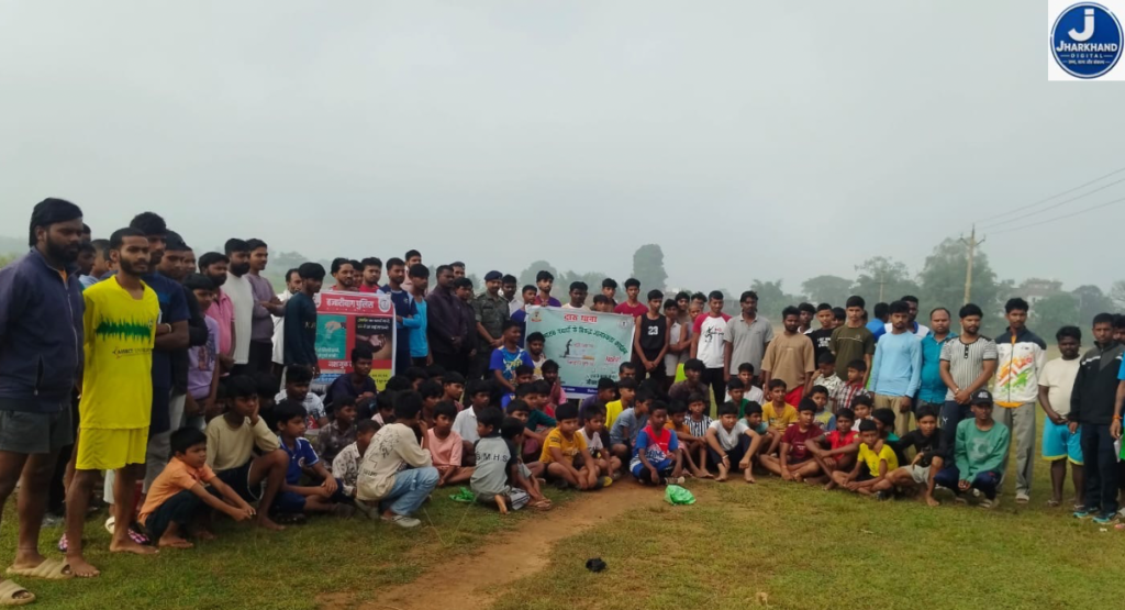 फुटबॉल टूर्नामेंट के दौरान पुलिस ने चलाया नशामुक्ति जागरूकता अभियान, लोगों को किया जागरूक