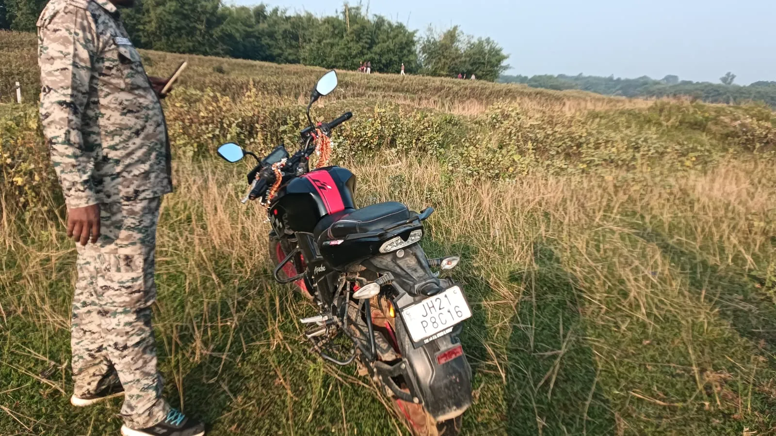 रेलवे ट्रैक पर मिला प्रेमी जोड़े का शव ,अलग-अलग समुदाय से होने के कारण किया गया था दोनों को अलग