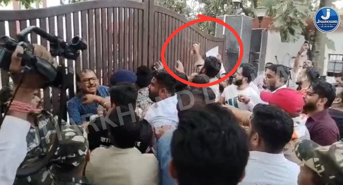 प्रदर्शन के दौरान अपनी ही सरकार पर कालिख पोतना कितना सही…क्या JMM बर्दाश्त करेगी यह अपमान?