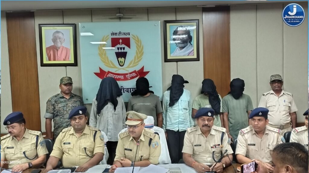 चौपारण ज्वेलरी डकैती कांड का खुलासा, मुख्य सरगना समेत 5 गिरफ्तार; 16 लाख के सोने-चांदी के जेवर बरामद