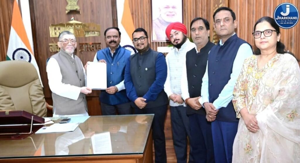 राज्यपाल से मिले झारखंड चैंबर के नवनिर्वाचित पदाधिकारी, व्यापार-उद्योग और रोजगार को लेकर हुई चर्चा