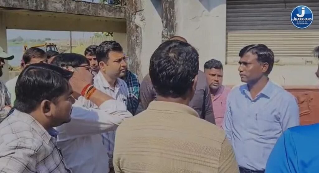 छठ पूजा की तैयारियों का जायजा लेने धुर्वा डैम पहुंचे DC मंजूनाथ भजंत्री, NDRF को दिए सुरक्षा निर्देश