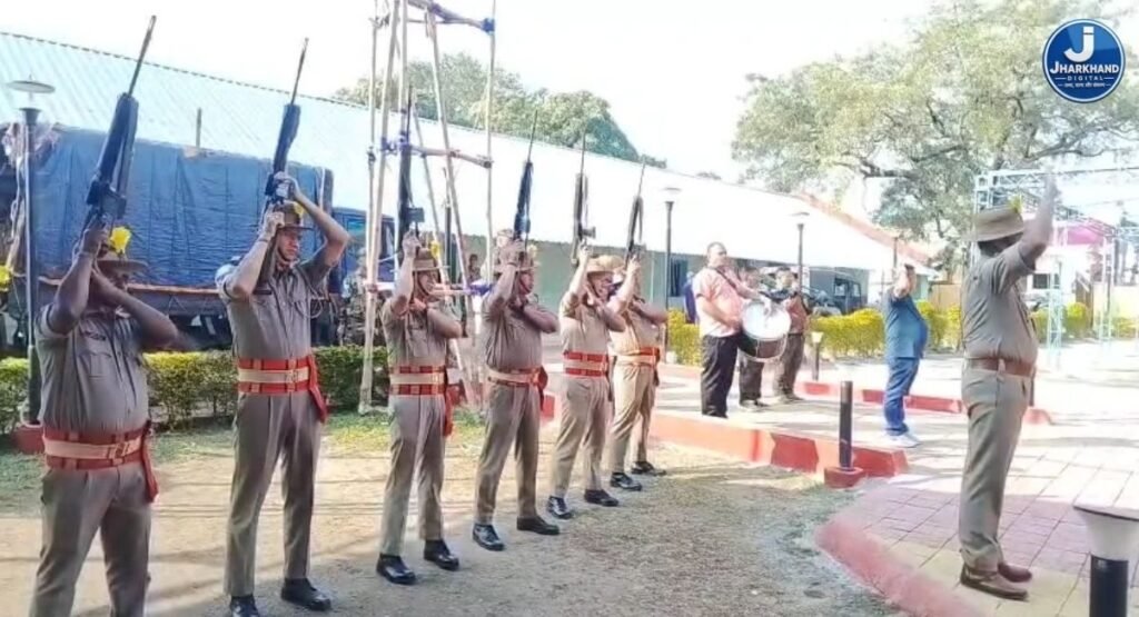 जैप-1 दुर्गामंडप से निकली मां दुर्गा की विसर्जन शोभायात्रा, पारंपरिक डोली में दी गई विदाई