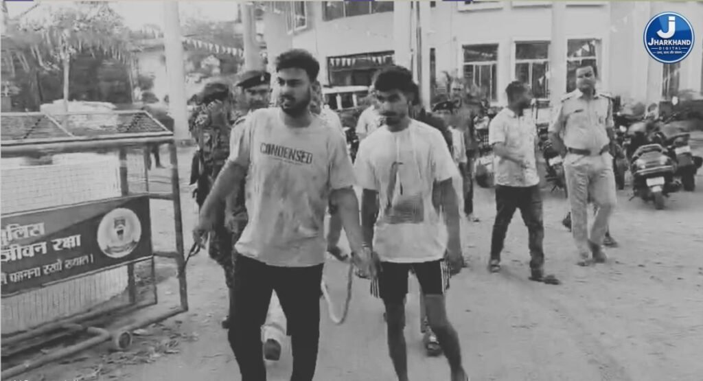 अभिजीत सिंह हत्याकांड के पांचो नामजद आरोपी गिरफ्तार , सड़क पर कराई गयी सार्वजानिक परेड