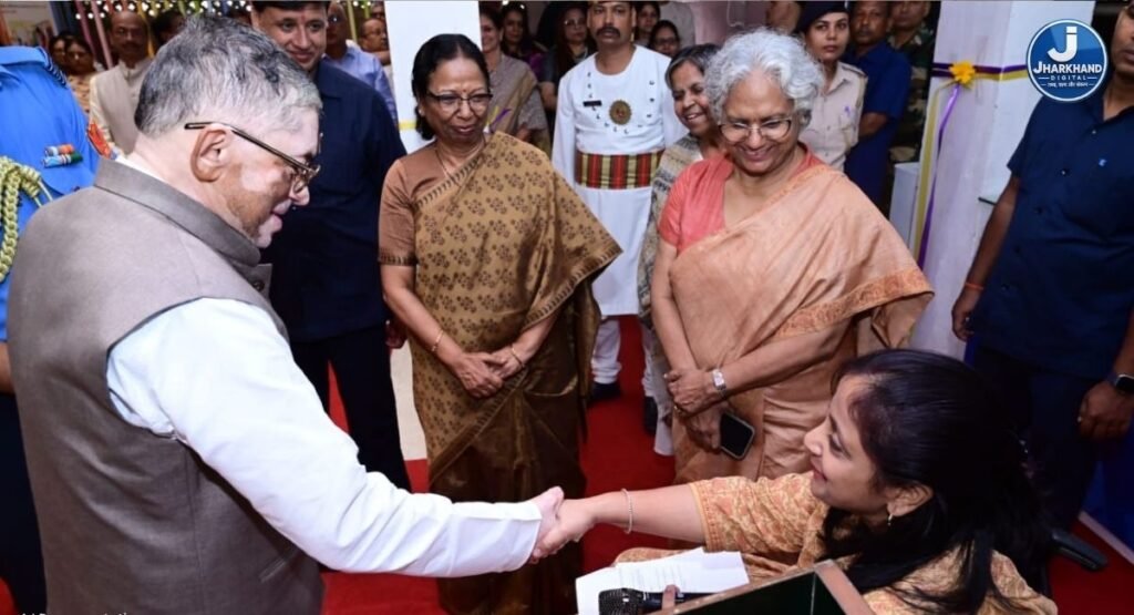 राज्यपाल संतोष गंगवार ने दीपशिखा संस्था के सूचना केंद्र का किया उद्घाटन, एक लाख रुपये देने की घोषणा